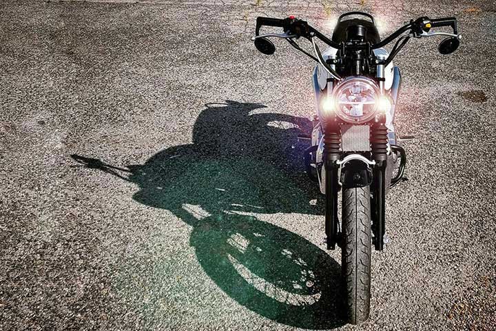 Guide pour monter des clignotants LED sur une moto.