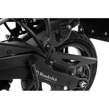 Abaissement de repose-pieds passager Wunderlich pour Pan America 1250. Blackpines.fr