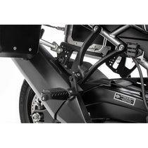 Abaissement de repose-pieds passager Wunderlich pour Pan America 1250. Blackpines.fr