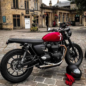 Caches lateraux moto mats brillants Motone Customs pour Triumph. Blackpines.fr