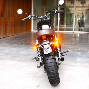 Clignotants moto LED homologués type Bullet de Bonvent Motorbikes en fonctionnement.