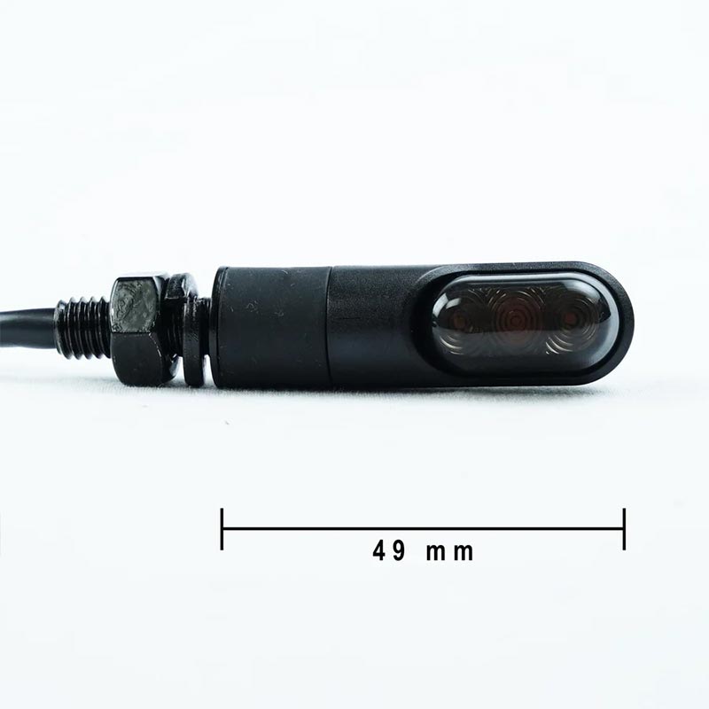 Paire de clignotants moto LED Neo Scrambler de la marque Bonvent Motorbikes, longueur de 49 mm.