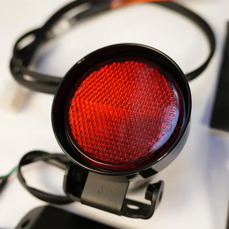 Mini-feu arrière LED Bonvent pour Royal Enfield Bear 650.