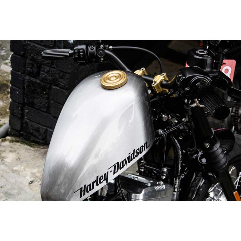 Bouchon reservoir essence moto Infiinity laiton Alu Motone Customs. Blackpines.fr
