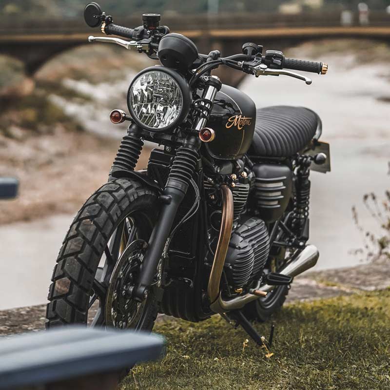 Garde-boue avant court noir Motone Customs Shorty pour Triumph LC. Blackpines.fr