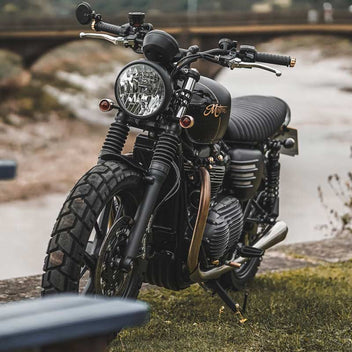 Garde-boue avant court noir Motone Customs Shorty pour Triumph LC. Blackpines.fr