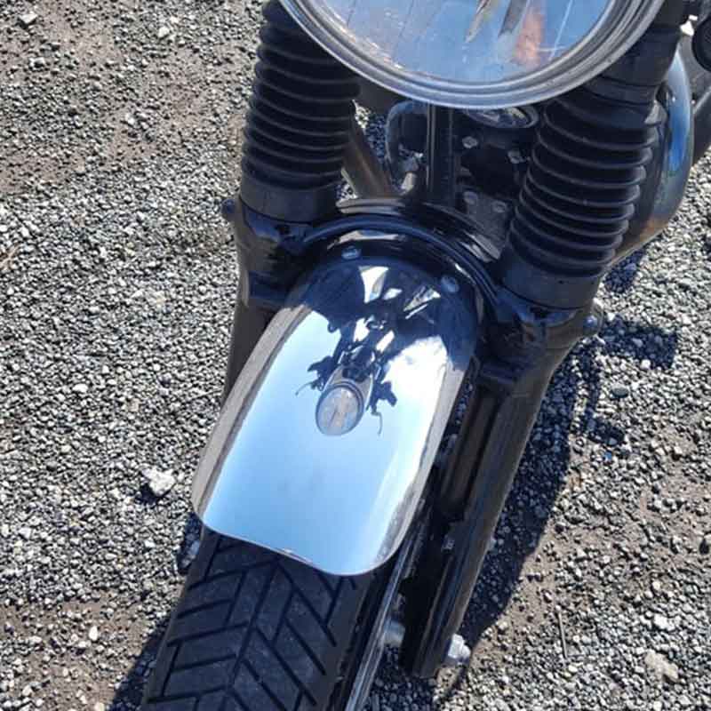 Garde-boue avant poli miroir Motone Customs Raceblade pour roues a rayon Triumph. Blackpines.fr