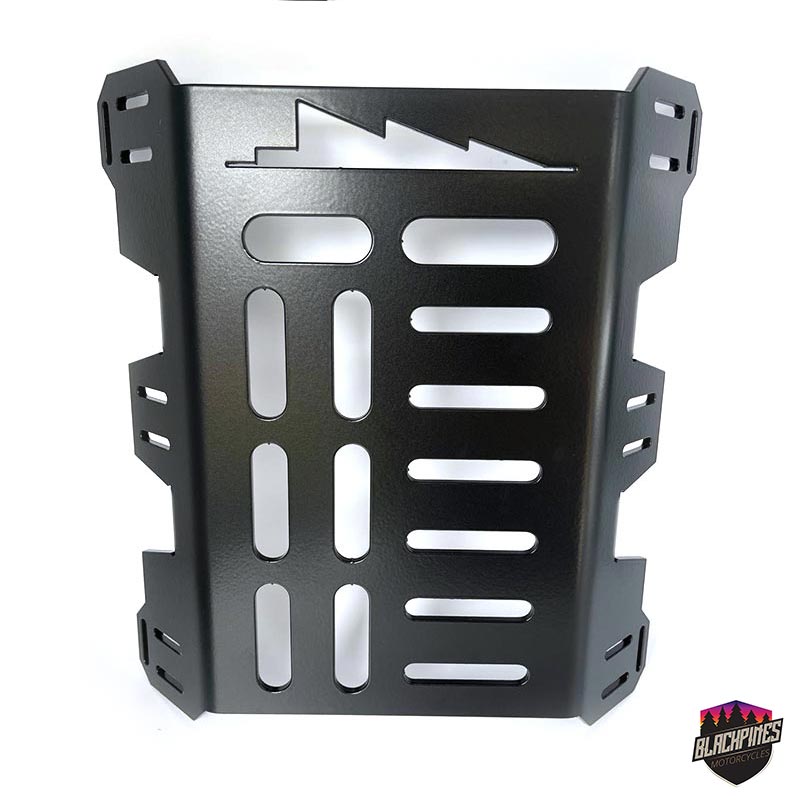 Plaque avant universelle Blackpines pour enduro et trail.