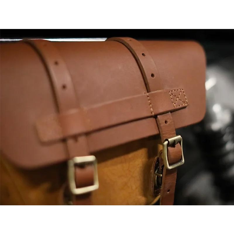 Sacoche laterale en cuir Tobacco Hedgehog pour Interceptor 650. Blackpines.fr