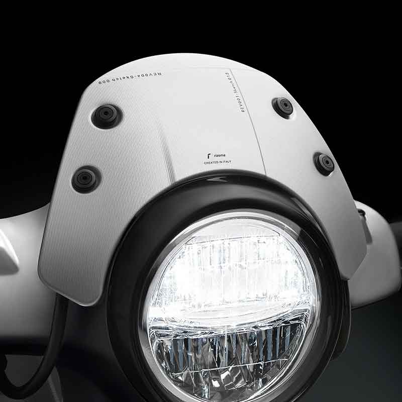 Saute-vent Rizoma ZVP010A pour Vespa GTS et GTS Super. Blackpines.fr