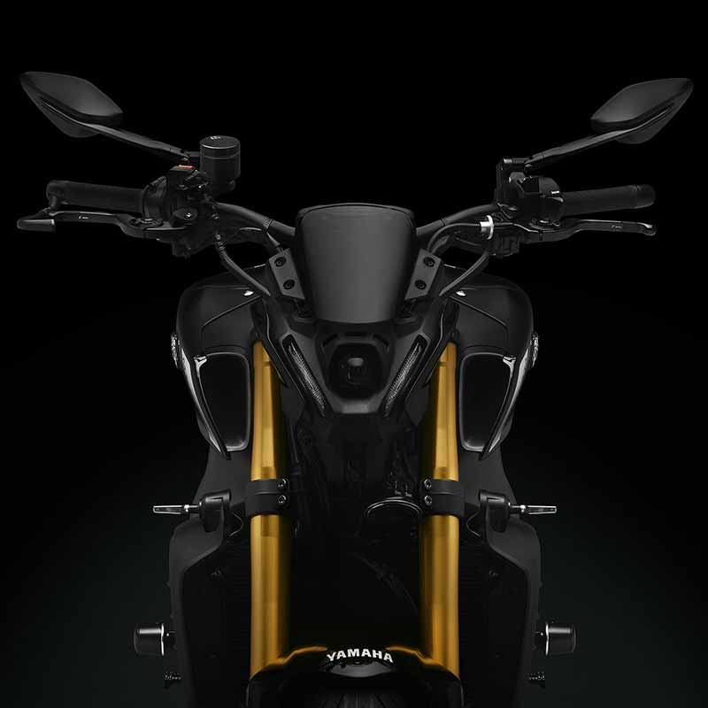 Saute-vent Rizoma ZYF047B pour Yamaha mt-09. Blackpines.fr