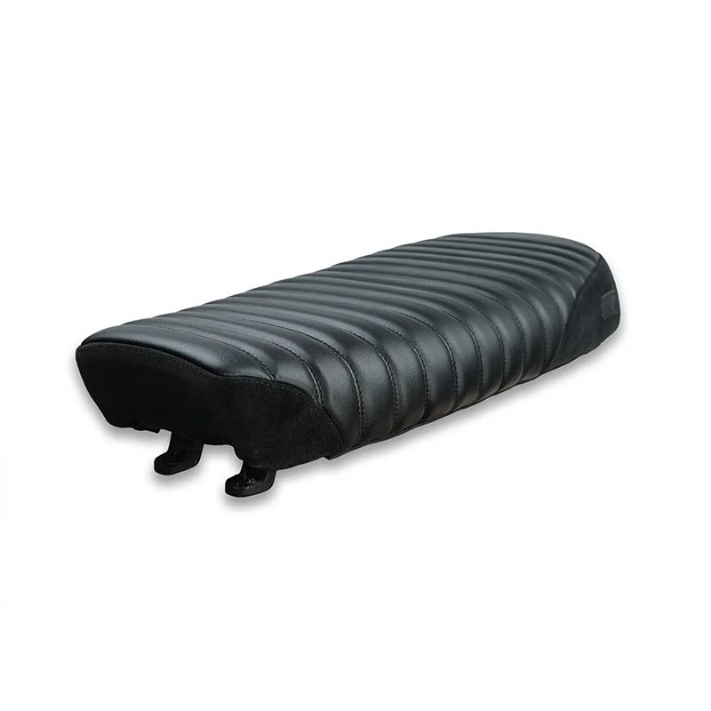 Selle scrambler Classic noire daim pour Royal Enfield Bonvent Motorbikes. Blackpines.fr