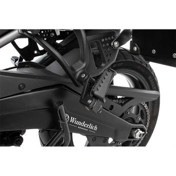 Abaissement de repose-pieds passager Wunderlich pour Pan America 1250. Blackpines.fr