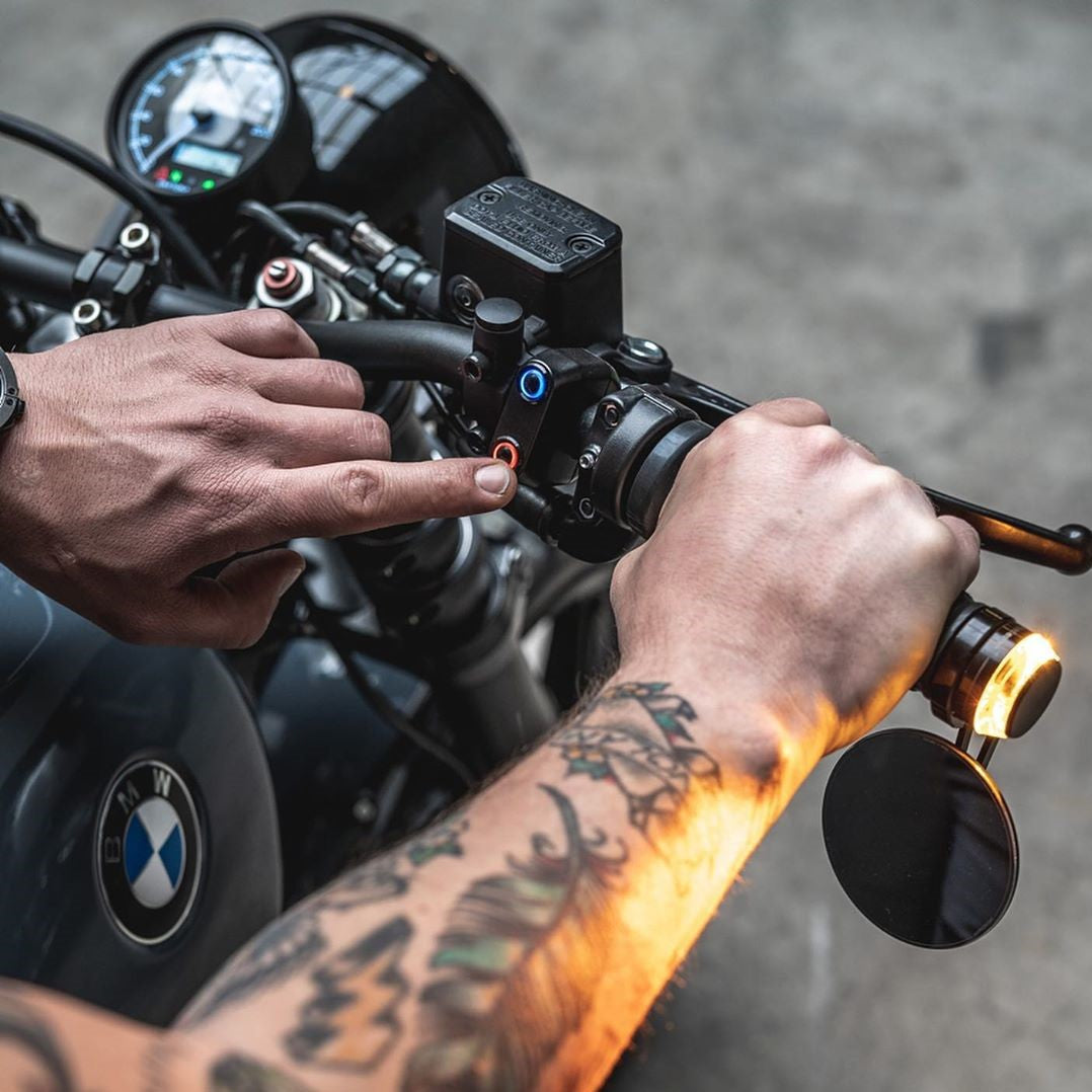 Commodo LED noir 2 boutons noirs Rebelmoto. Blackpines.fr