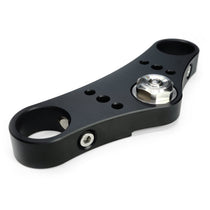 Ecrou de colonne de direction avec bouton poussoir Rebelmoto pour fourche BMW  R100R et R80R. Blackpines.fr