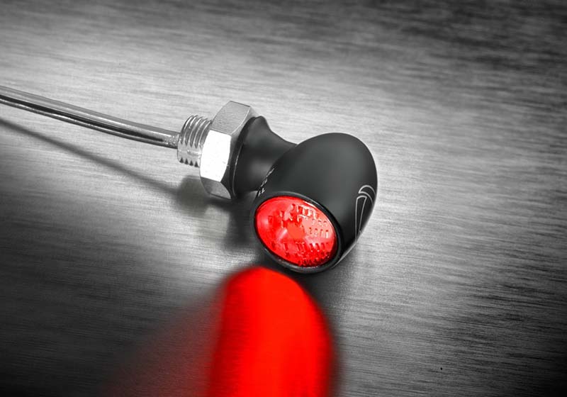 Feu arriere et feu stop Atto RB noir Kellermann. Blackpines.fr