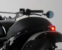 Feu Bullit Interceptor et Continental GT. Blackpines.fr