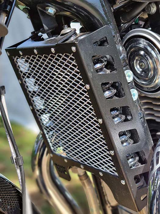 Grille de radiateur C.Racer pour Royal Enfield Interceptor et Continental GT. Blackpines.fr