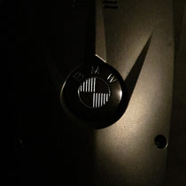 Badge Ex-Motorcycle Total Black pour carter distribution BMW RnineT. Blackpines.fr