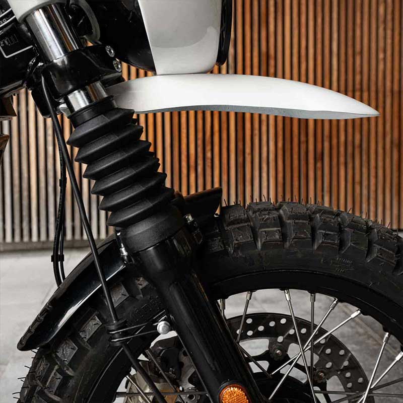 garde-boue scrambler blanc et noir Bonvent pour Royal Enfield 650. Blackpines.fr