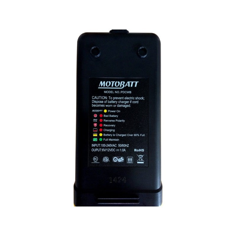 Chargeur de batterie etanche exterieur Waterboy Motobatt. Blackpines.fr