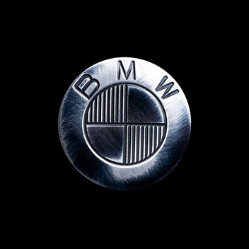 Badge Ex-Motorcycle brosse raye alu pour carter distribution BMW RnineT. Blackpines.fr