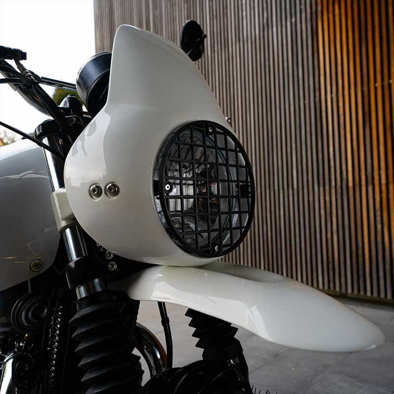 Tete de fourche blanche scrambler vintage Bonvent Motorbikes. Blackpines.fr